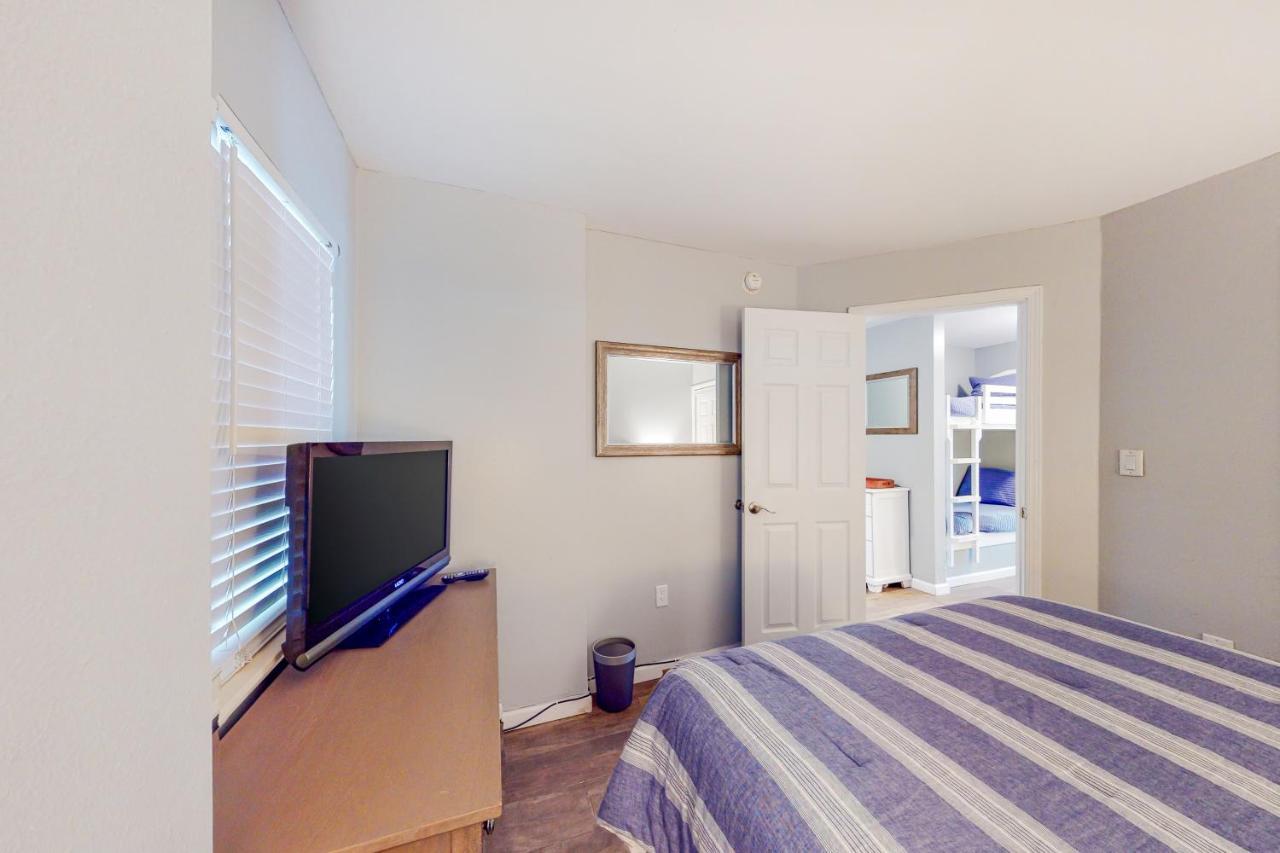 Apartment Seacrest #202 *